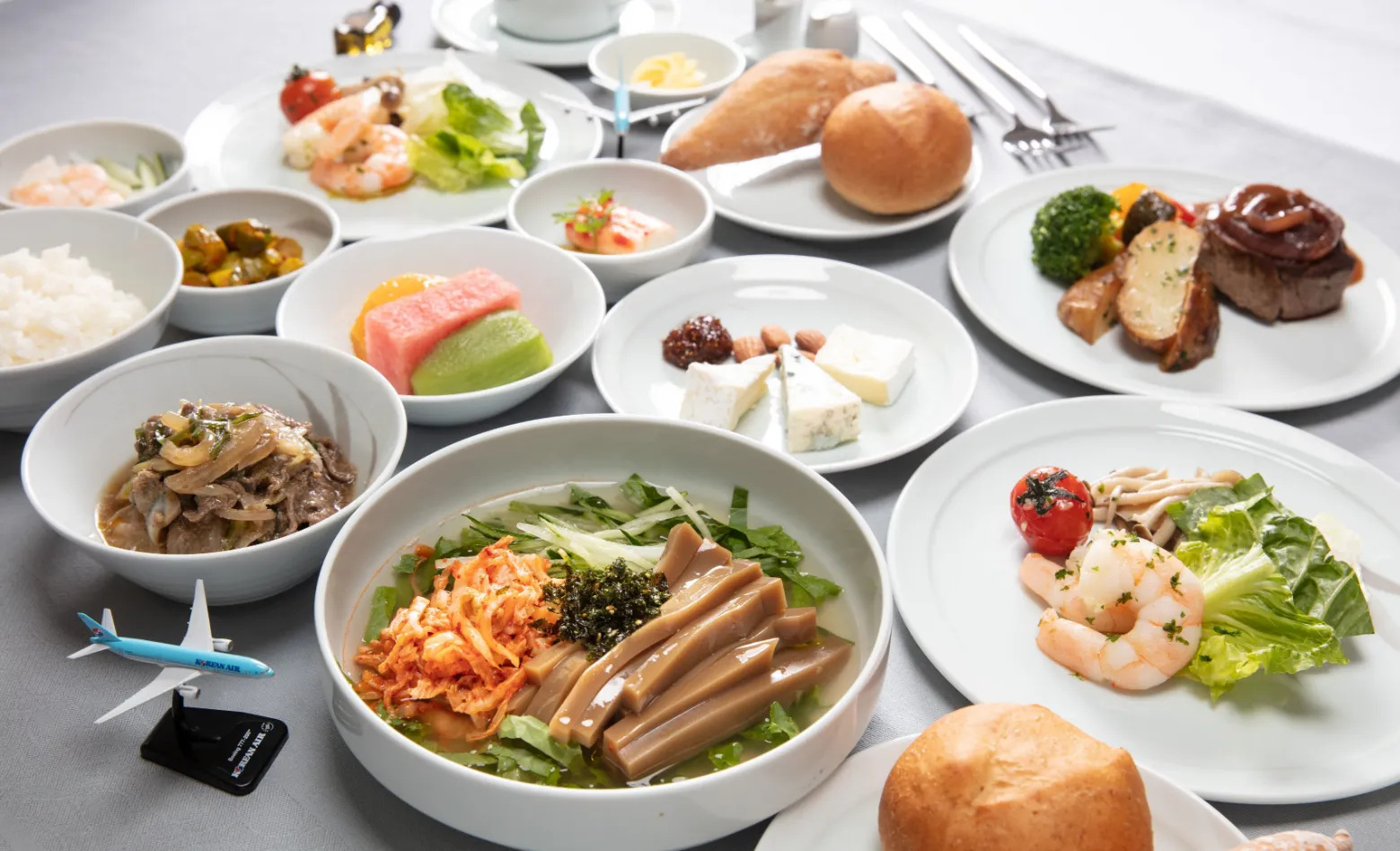 KOREAN AIR SHOWCASES NEW MENU