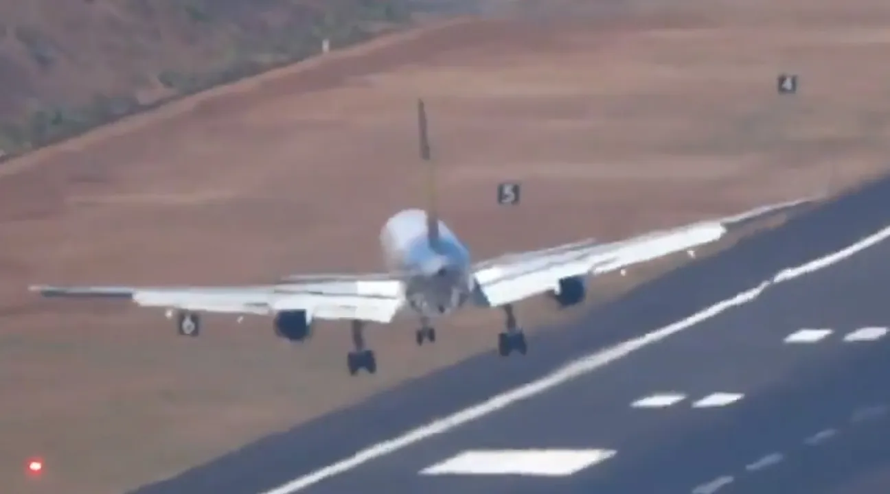 Amazing skill of a Boeing 757 crew at Funchal, Portugal.