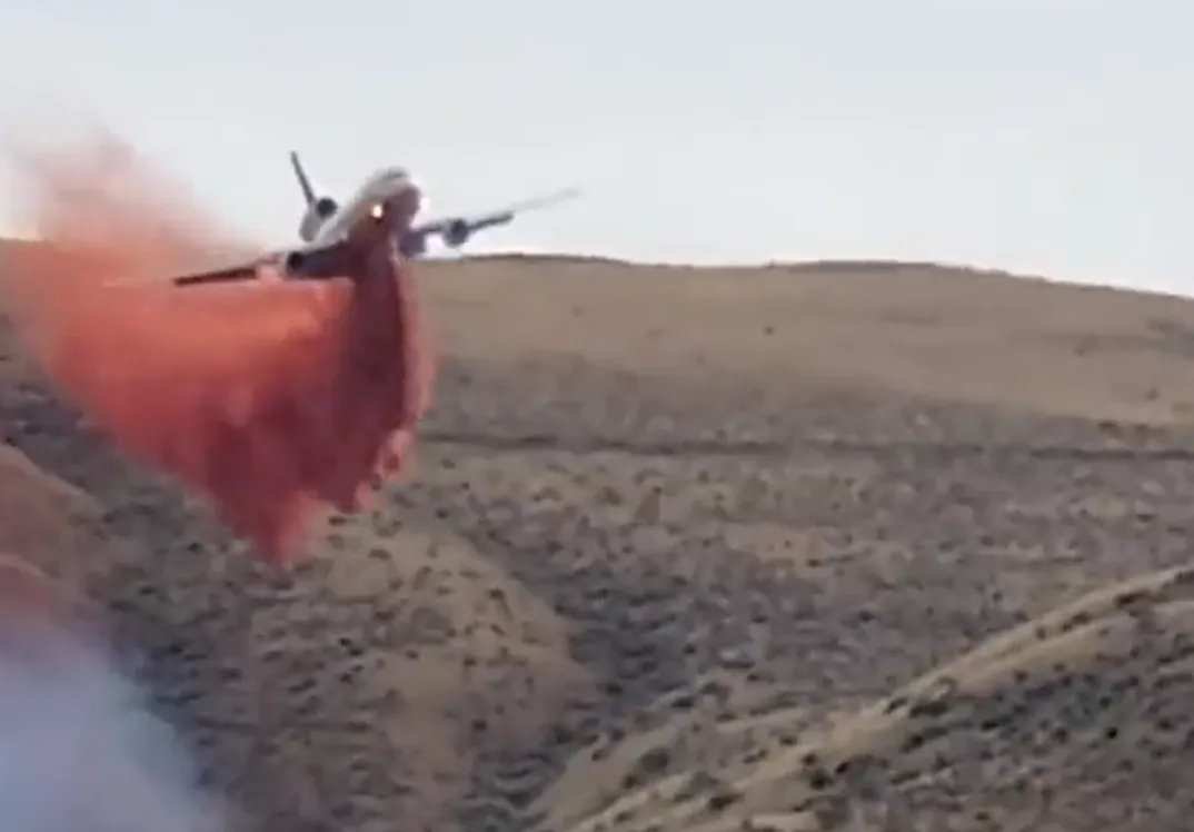 Amazing Video Of DC-10 Air Tanker