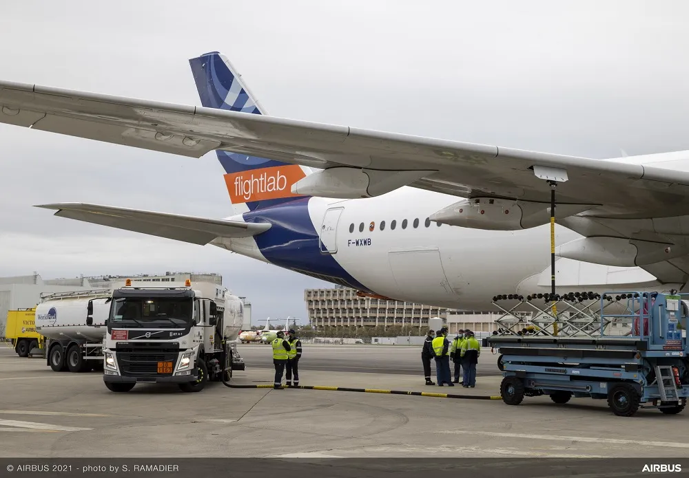 Airbus A350 in first in-flight test of pure biofuel