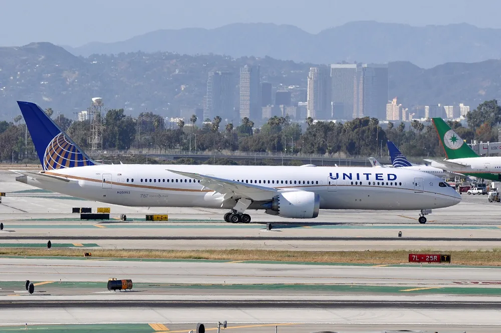 United to drop year-round flights to New Zealand