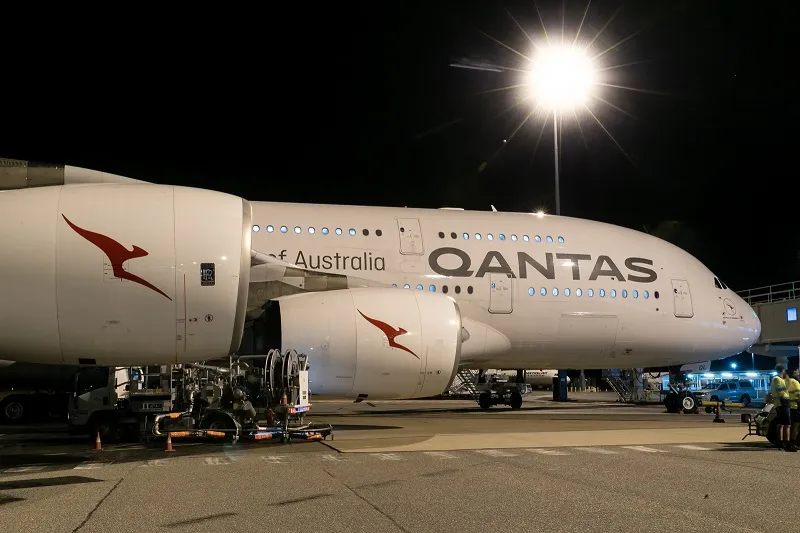 Darwin-London history relived as Qantas operates first non-stop flight.