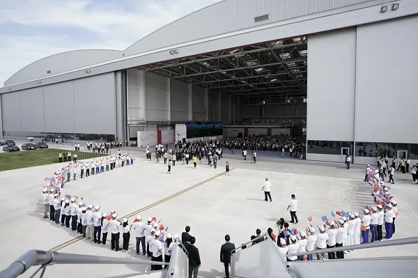 Airbus inaugurates Chinese A330 plant with first delivery.