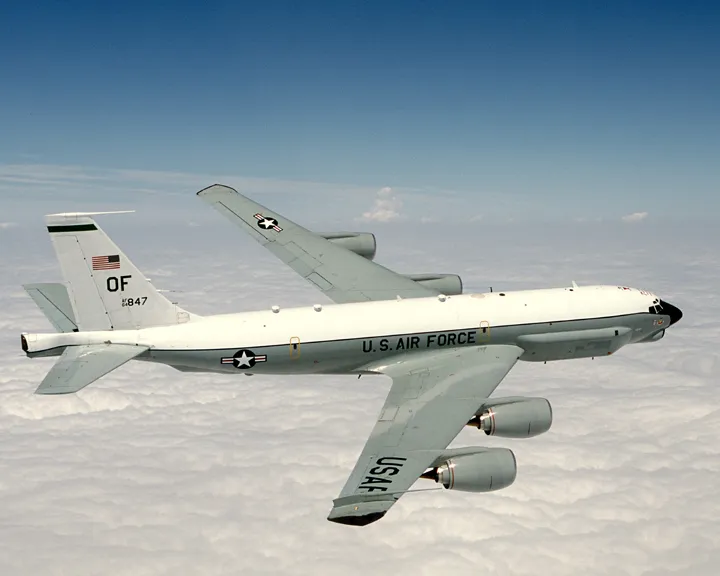 Thousands watching USAF tankers flying near Ukraine suporting spy planes