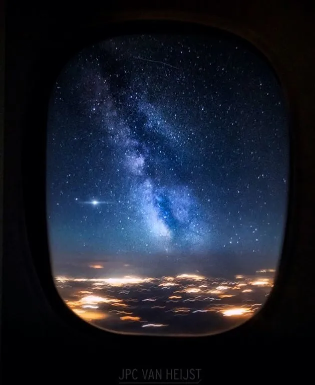 Universe at my window from a 747 pilot