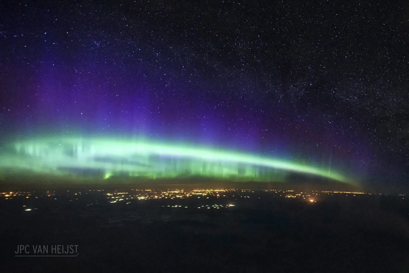 Stunning aurora over Siberia from a 747 cockpit