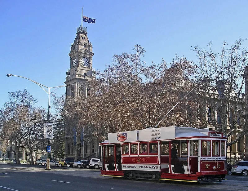 Bendigo gets first commercial air service in 30 years