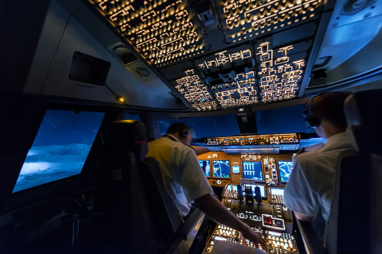 Thunderstorms over the Indian Ocean from 747 cockpit