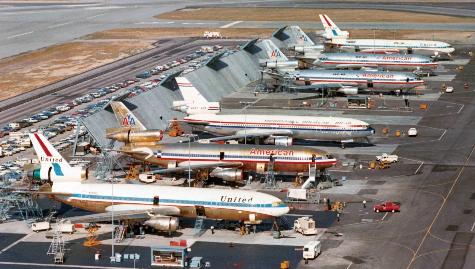 Unique video of DC-10s on the flight line at Long Beach