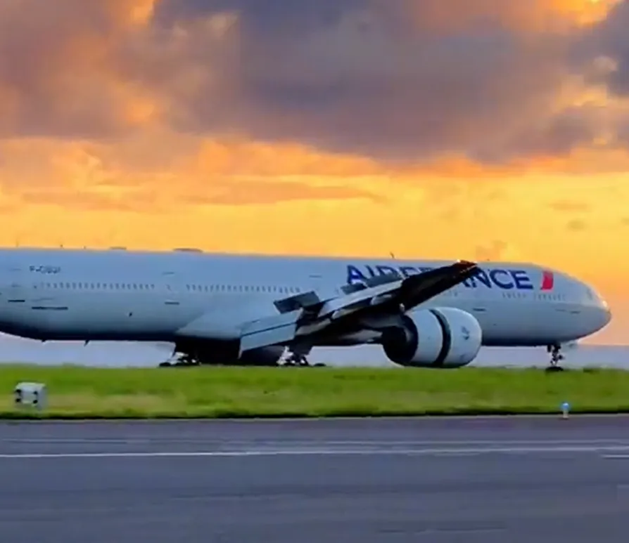 Gorgeous Sunset Arrival Of Air France 777