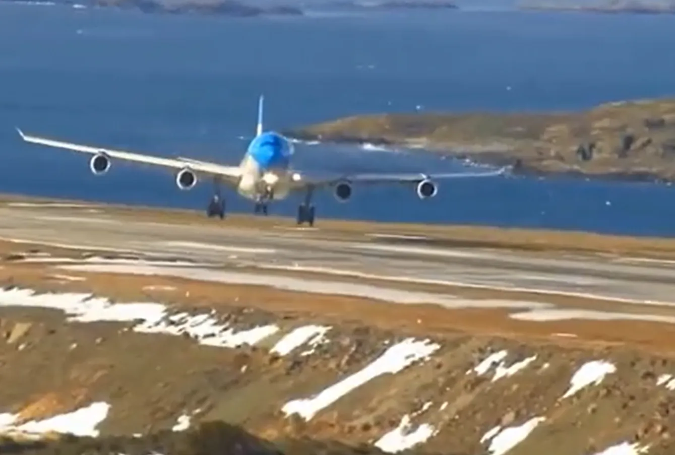 Pilot of Airbus A340 performs a perfect cross-wind landing