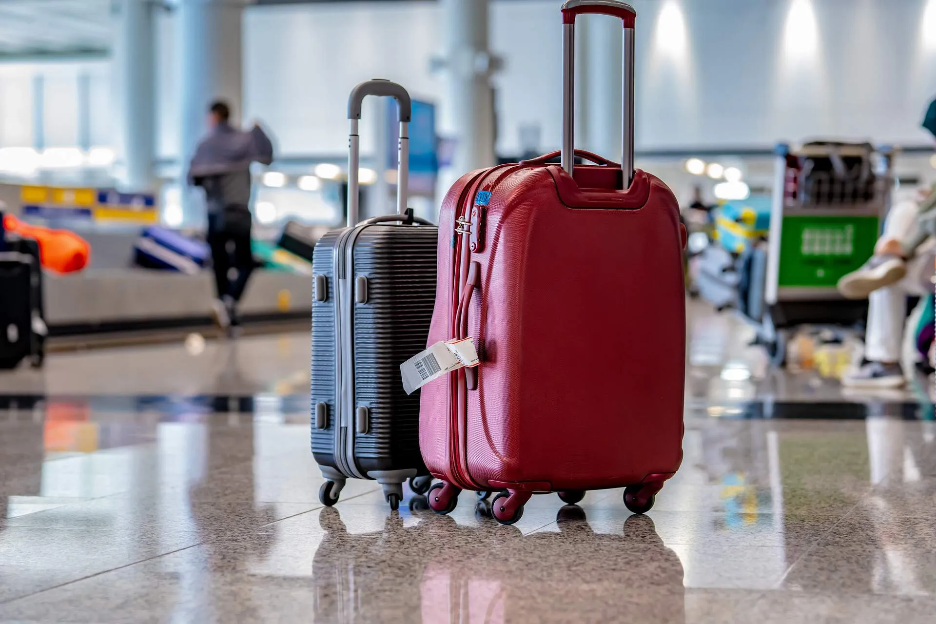 Carry-on vs checked bag: what’s the best way to travel?