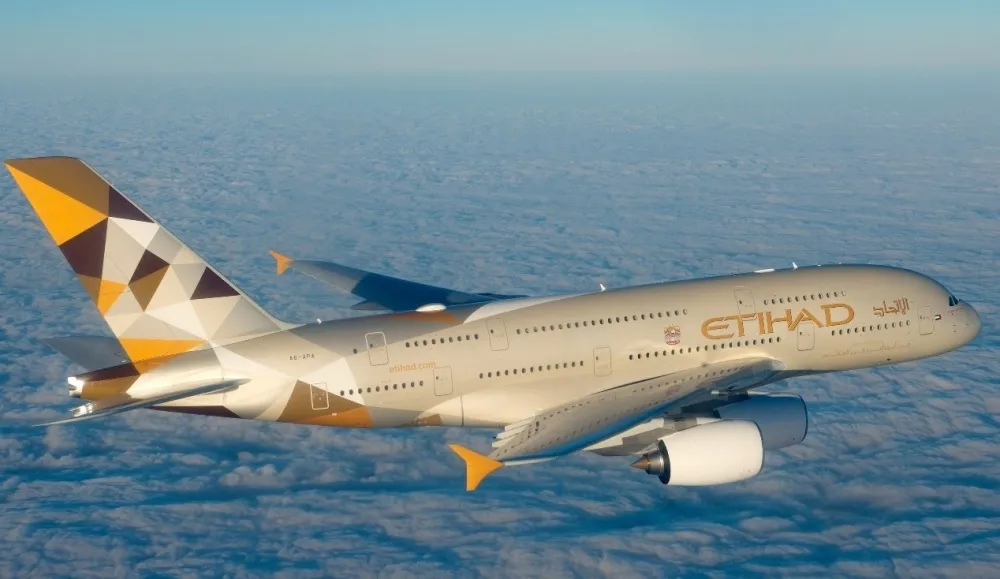 Etihad joins Emirates in suspending all flights