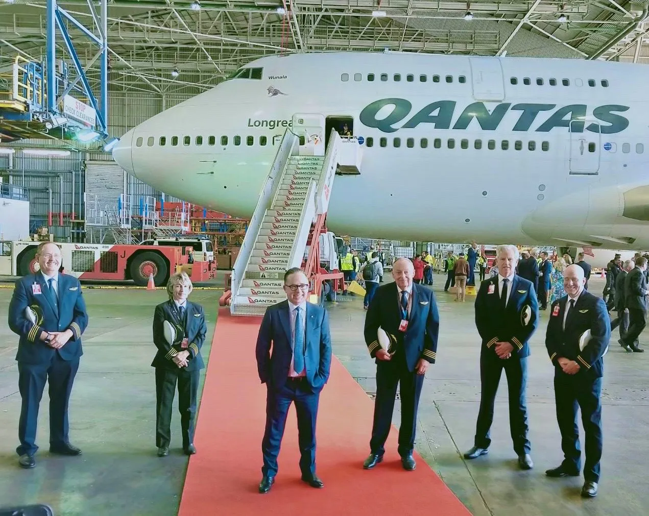 All hail the Queen as last Qantas 747 exits Aussie skies