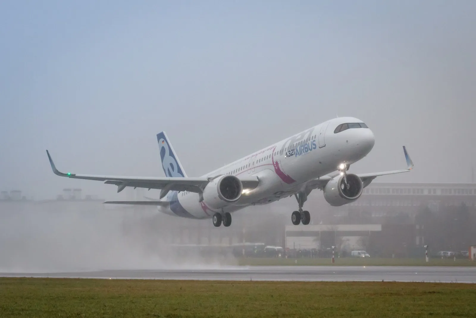 AirAsia X evaluates the Airbus A321neo LR.