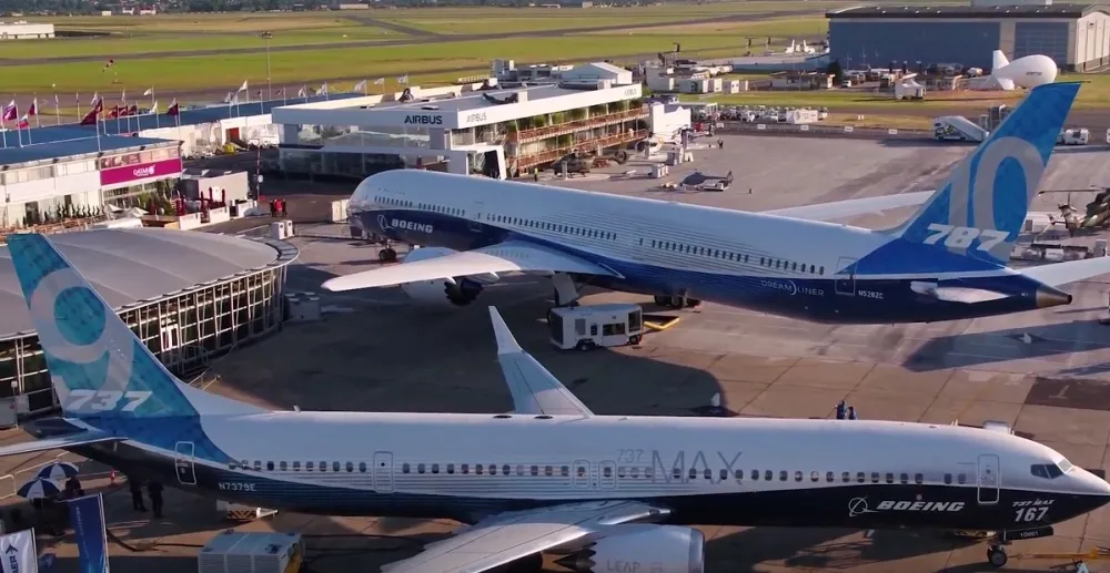 Stunning video of the Paris Air Show