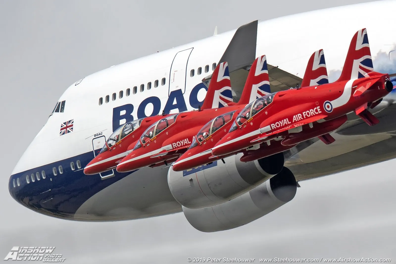 Striking pictures of British Airways' BOAC 747 and the Red Arrows