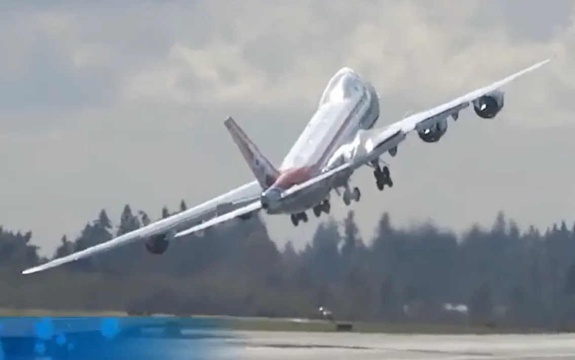 Incredible Wave Goodbye From A Boeing 747