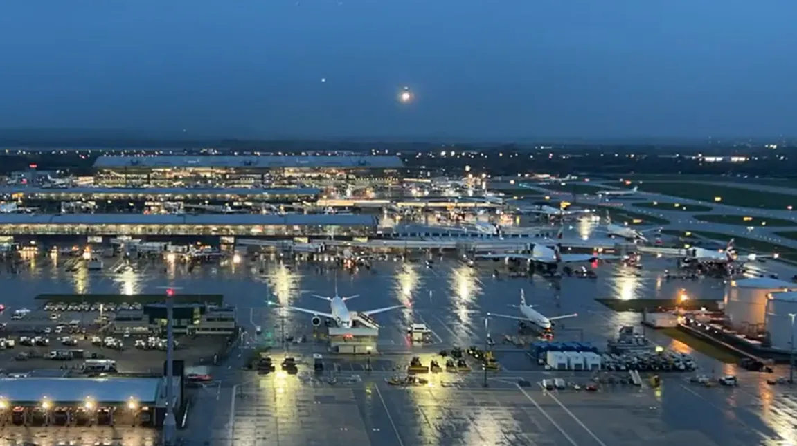 Amazing Time Lapse Video Of London's Heathrow Airport