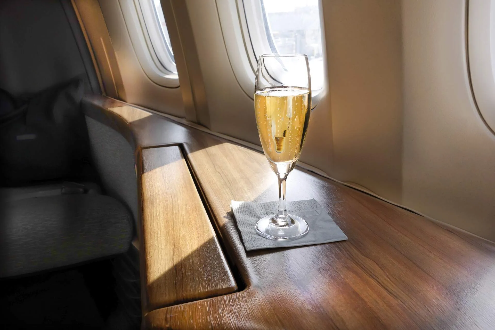 Business Class vs First Class – what are the main differences?