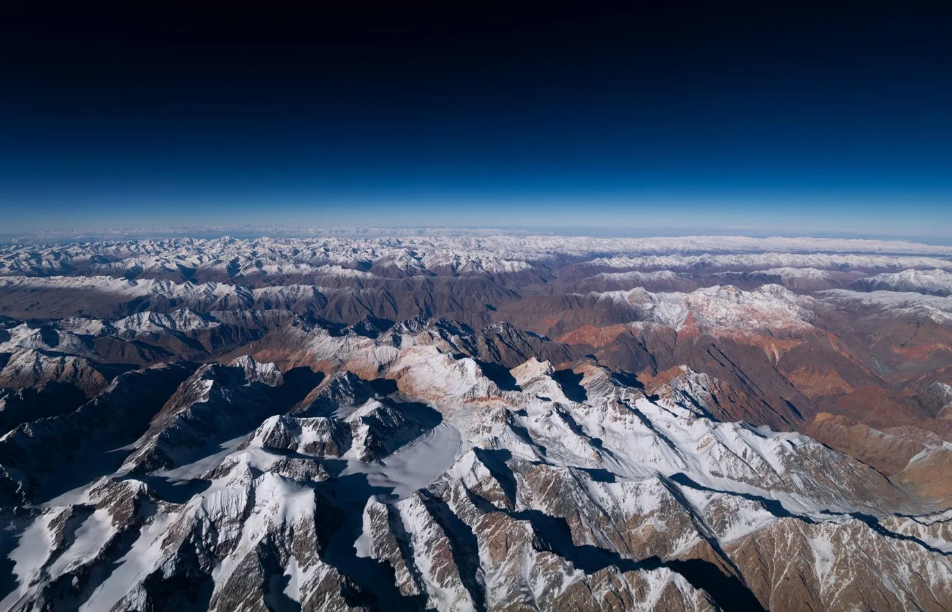 Stunning images of the Himalayas in Spring from a 747 pilot