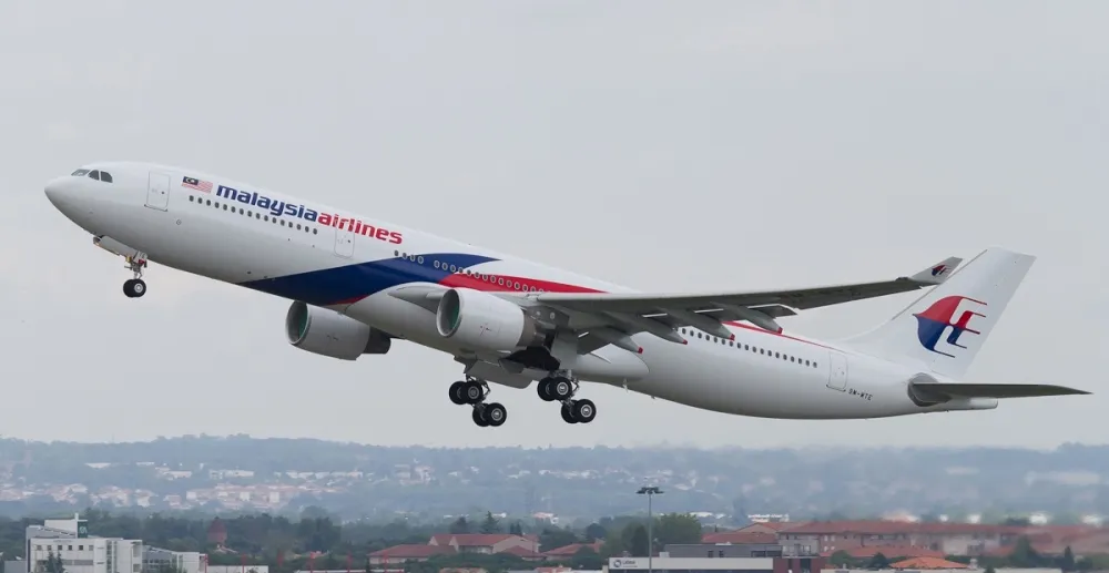 Australia to investigate Malaysia Airlines engine shutdown