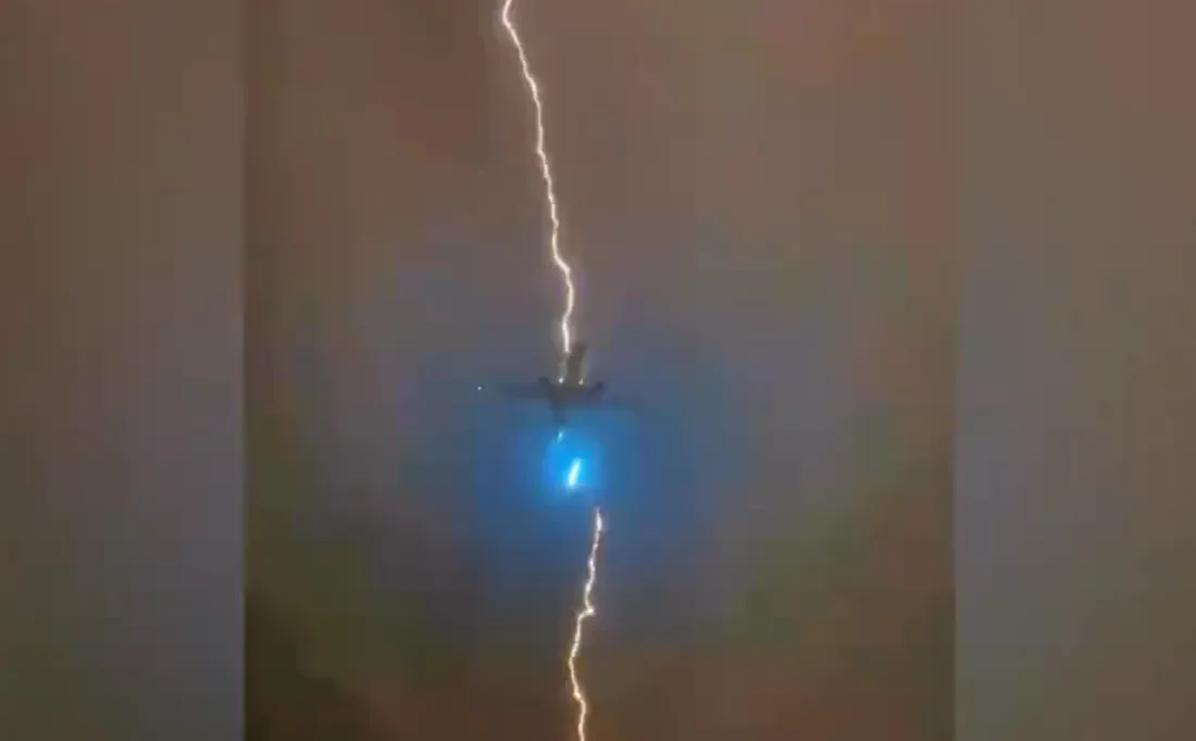 Video Of Lightning Strike On Air Canada 777