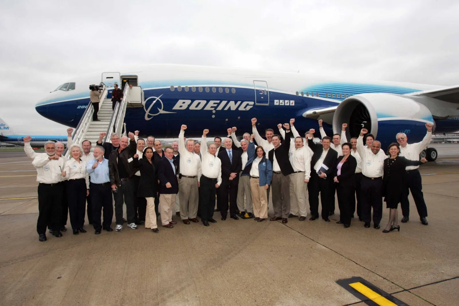 The world's longest nonstop commercial aircraft flight was a blast