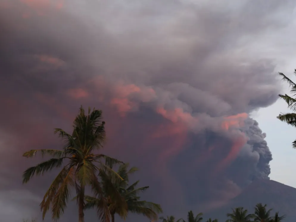 Airlines cancel flights as volcanic ash closes Bali airport.