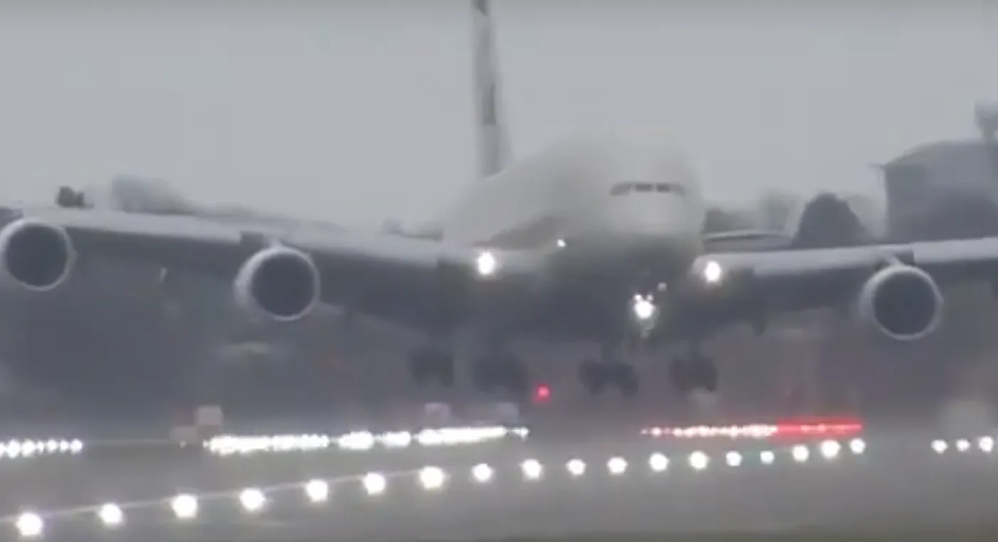 Amazing video of Etihad A380 crosswind landing at Heathrow