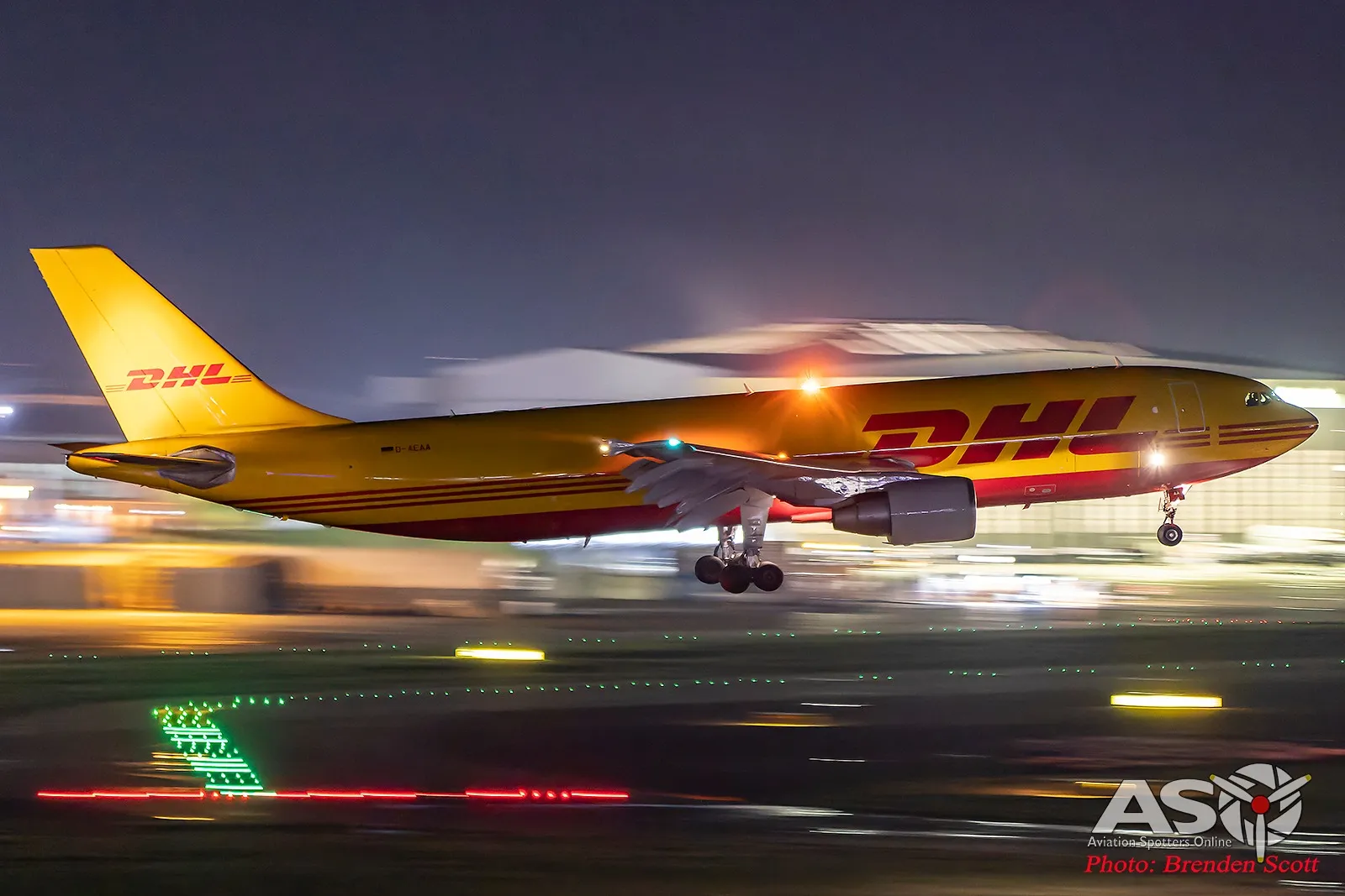 Stunning Action Night Shots At Heathrow Airport