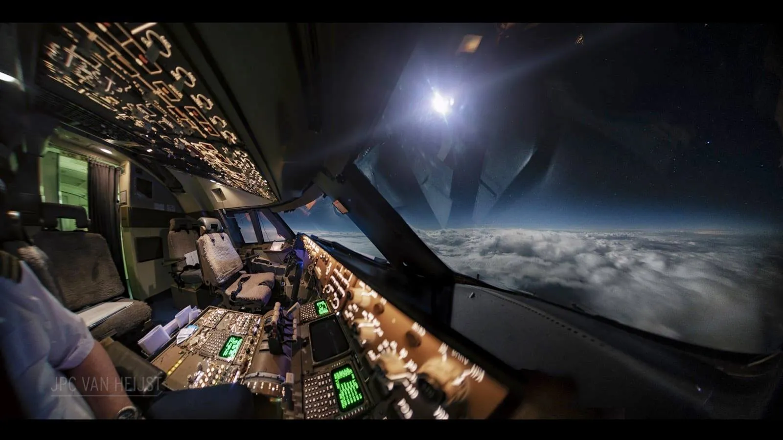 Awesome photo of the moon from 747 cockpit