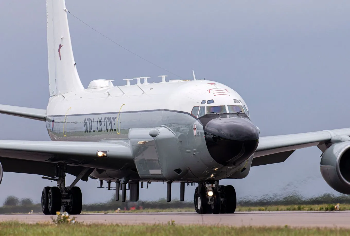 Thousands watching RAF spy plane patrolling the Ukraine and Belarus border