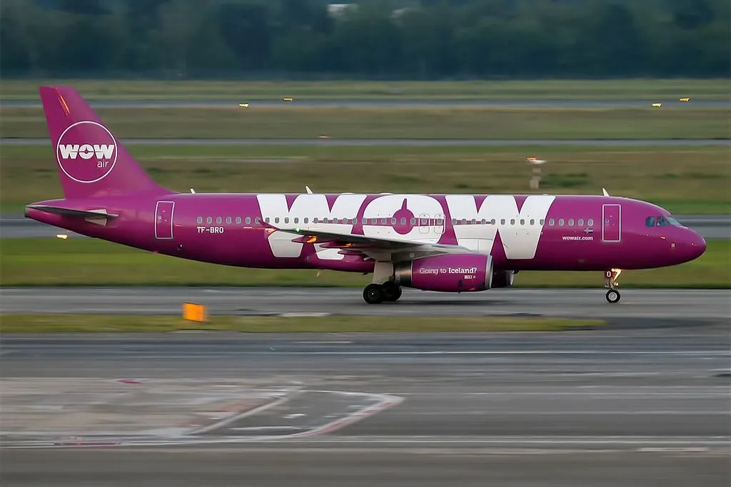 Airlines offer 'rescue fares' to thousands stranded by Wow Air collapse