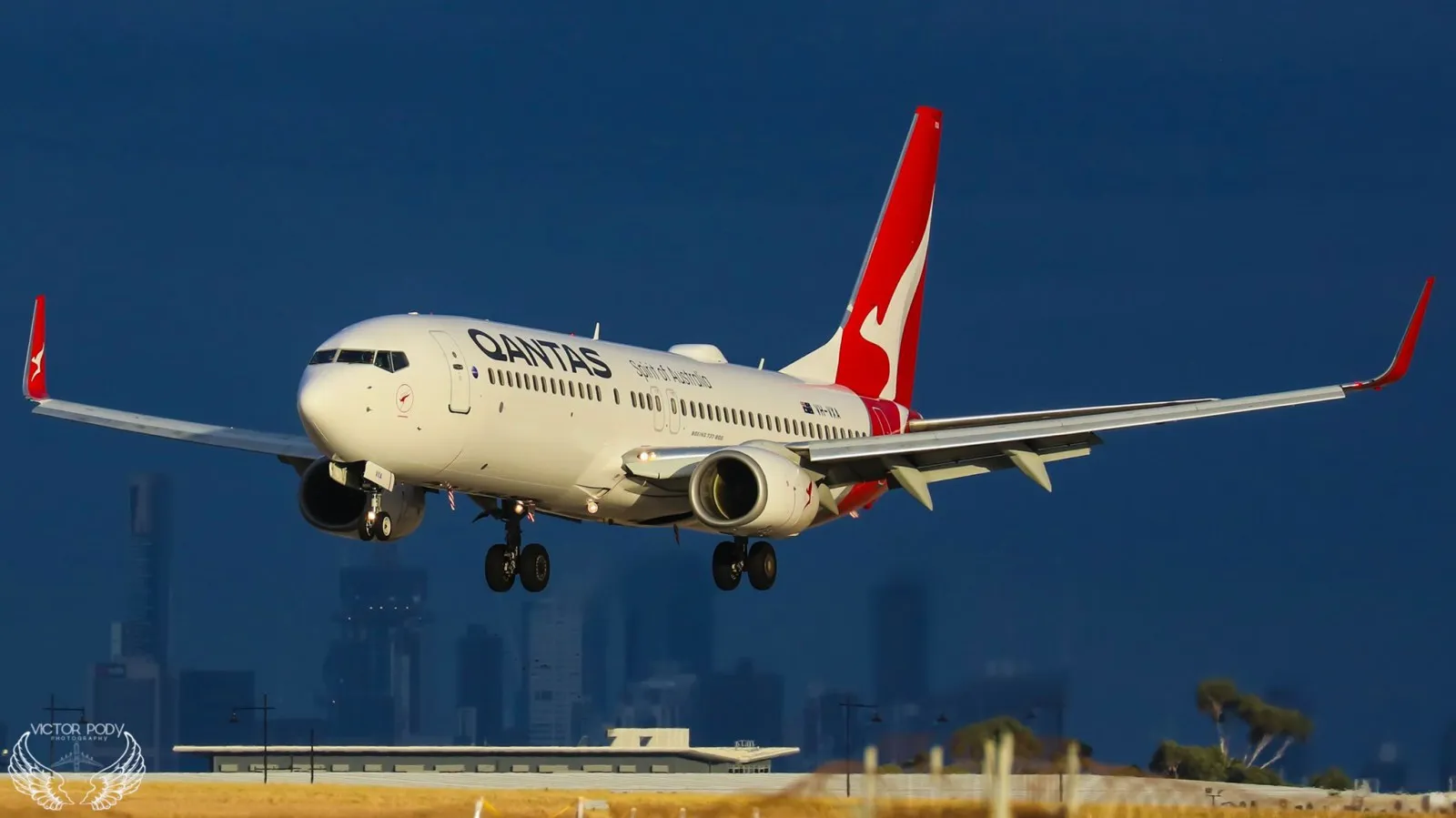 Stunning photo of a 737 captured by Victor Pody.