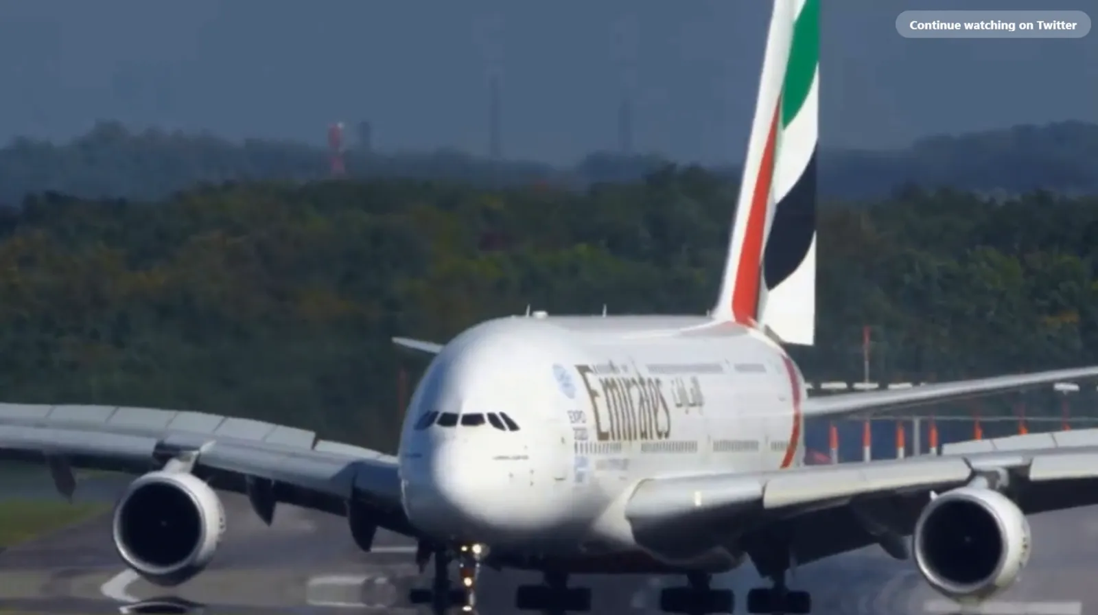 Spectacular video of Emirates A380 battling crosswinds to land.