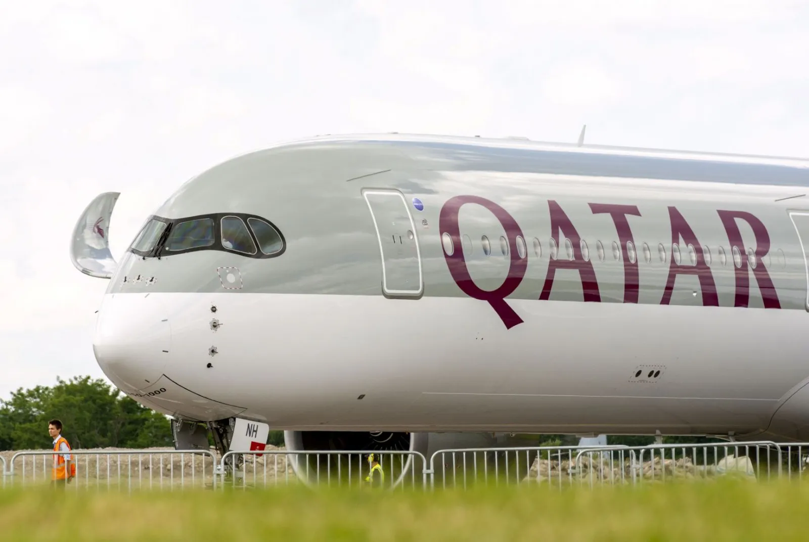 Qatar Airways accepts three Airbus A350-1000s on one day