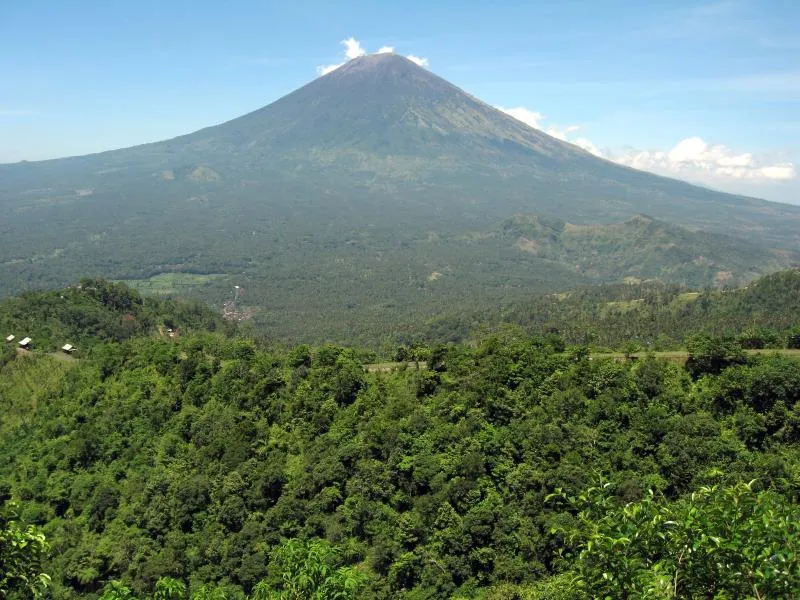 Virgin Australia hedges against Bali volcano eruption