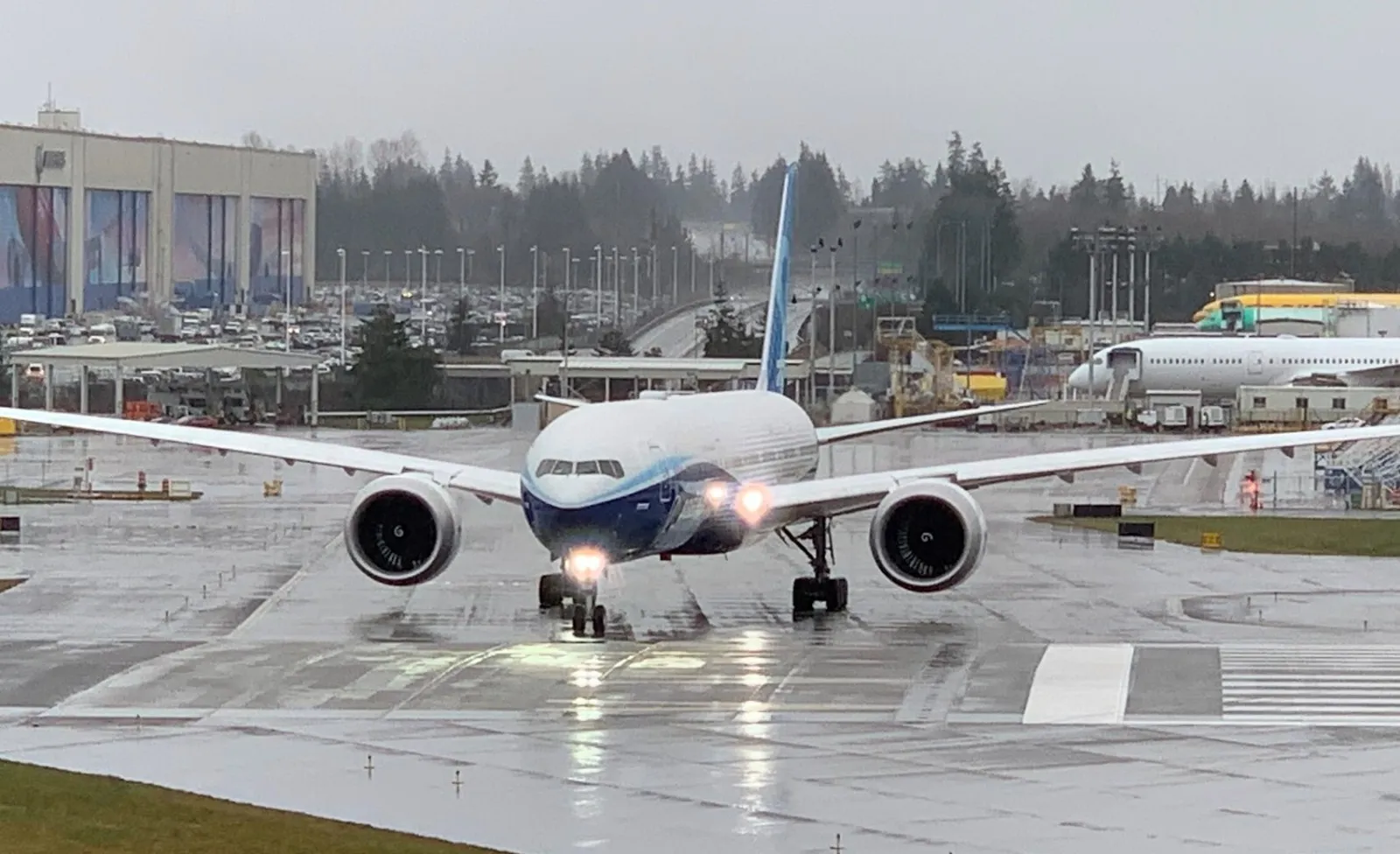 Video of Boeing 777X rejected take-off tests