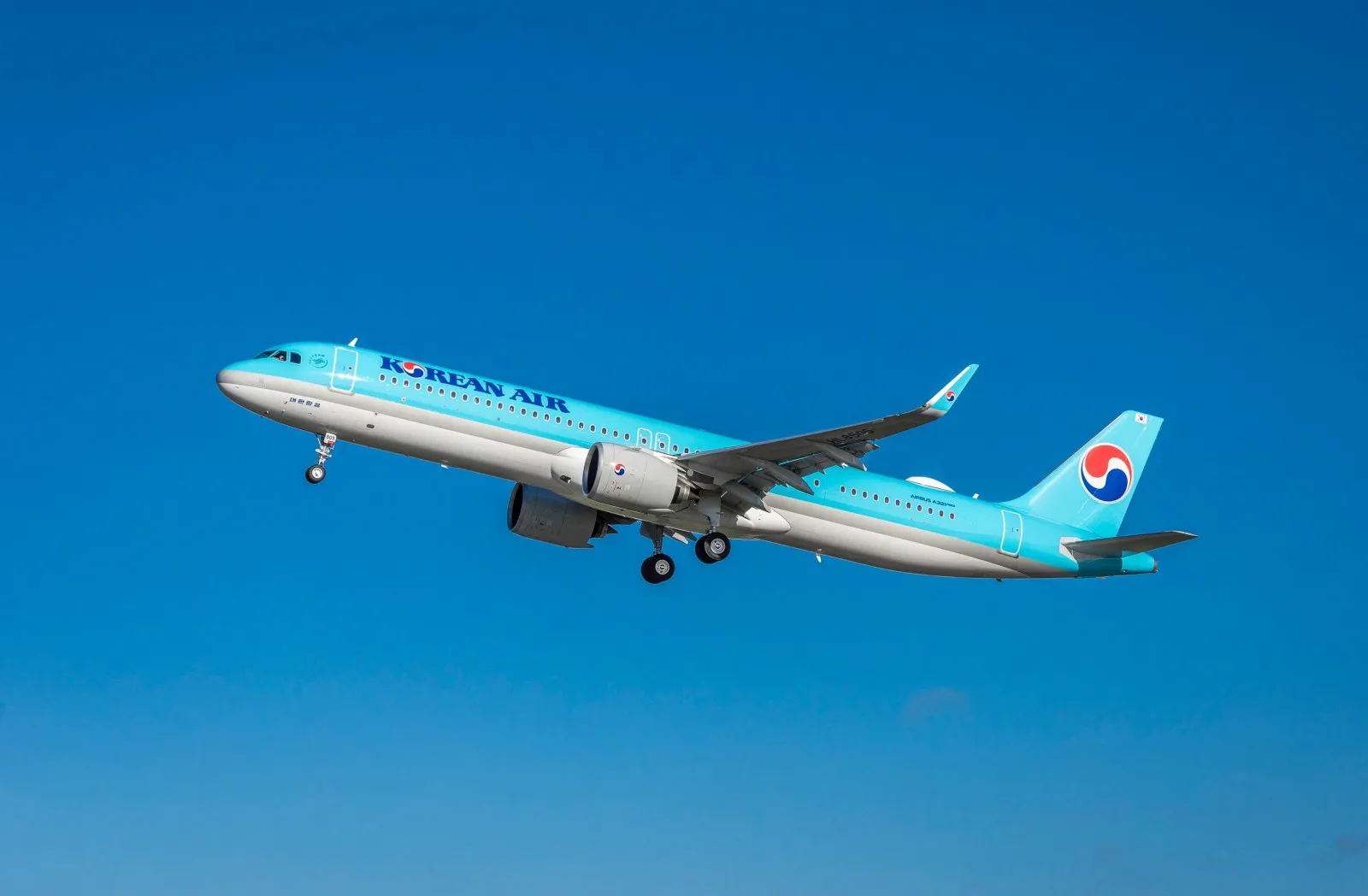 Korean Air Huge Winner At Global Traveler Awards