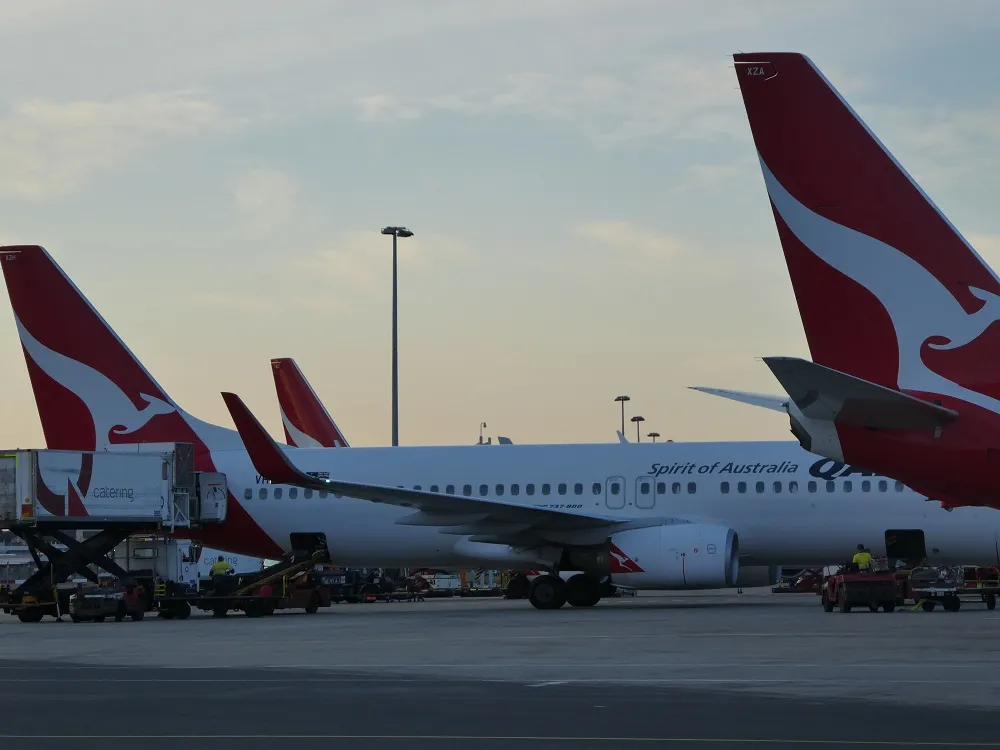 Australian airport staff to face random explosives checks