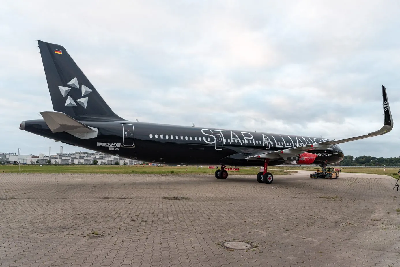 AIR NZ PAINTS A321 IN STAR ALLIANCE COLOURS