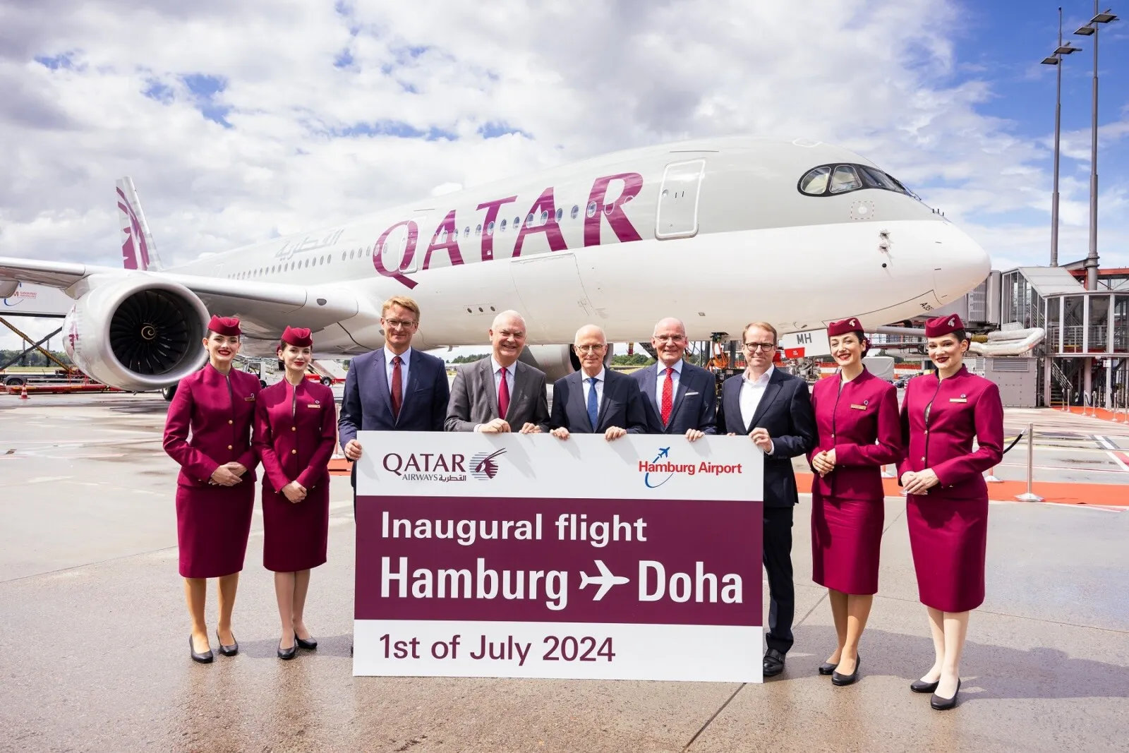 Qatar Airways Landing An A350 In Hamburg Makes A Powerful Statement