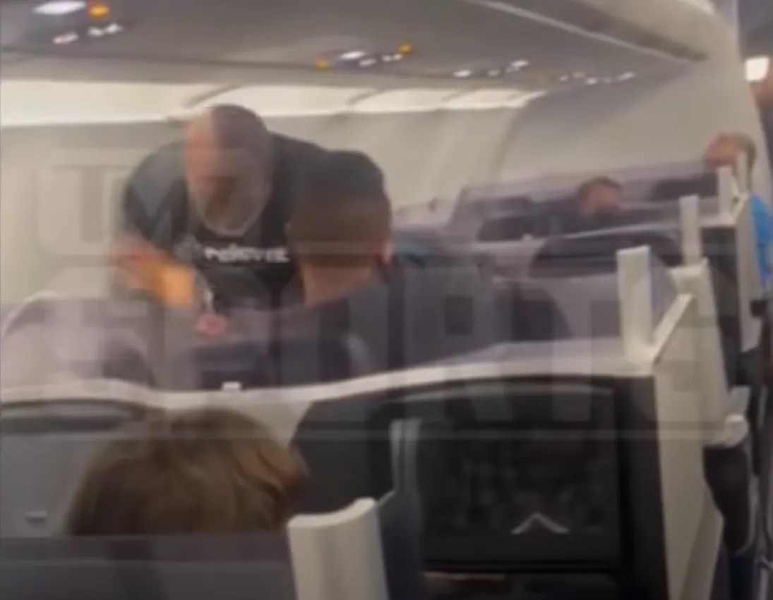 Mike Tyson involved in scuffle with annoying passenger on JetBlue