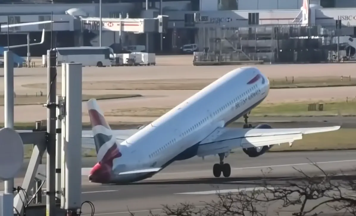 Incredible video of British Airways aircraft tail strike and go around