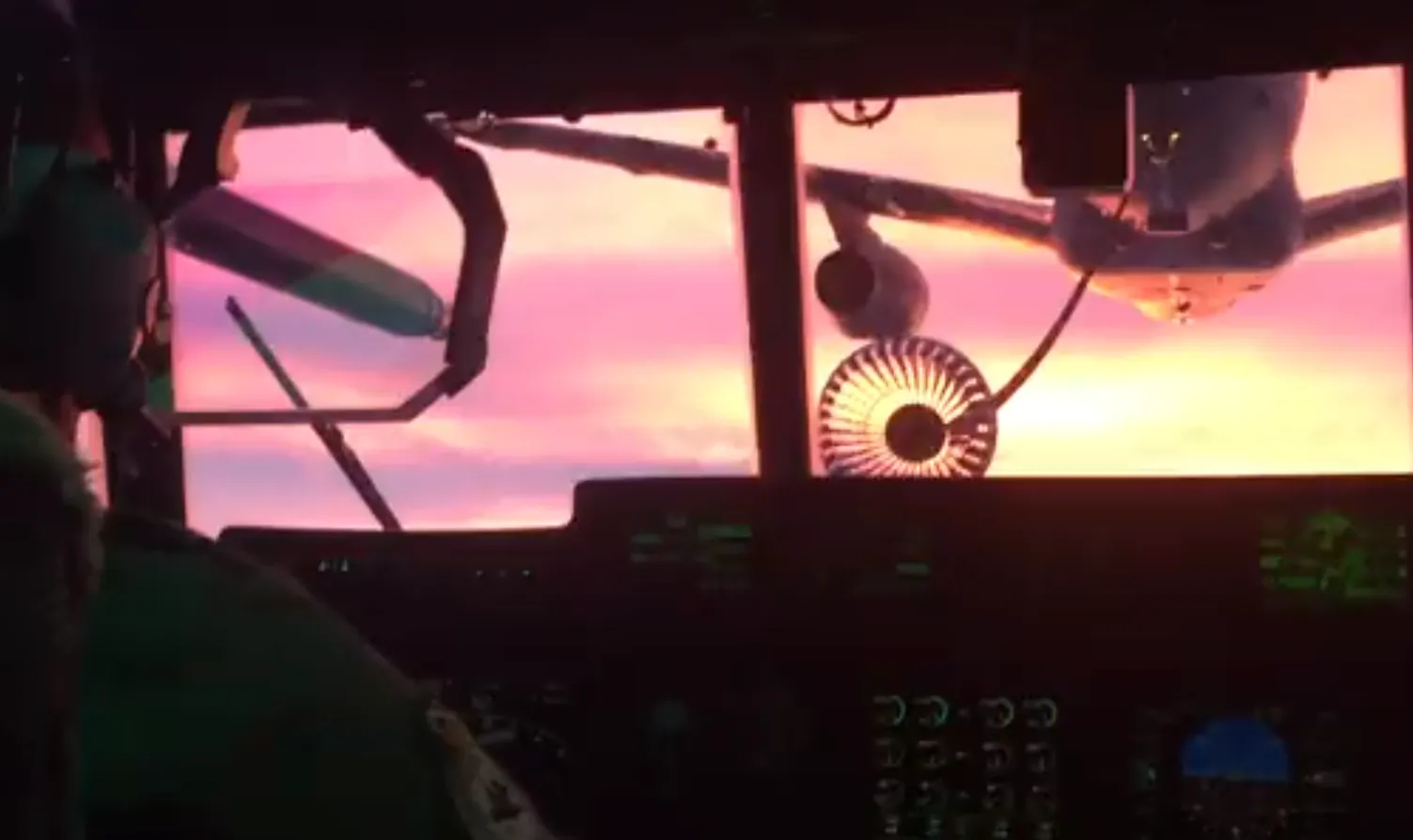 Superb video of Airbus A330 refueling a C130