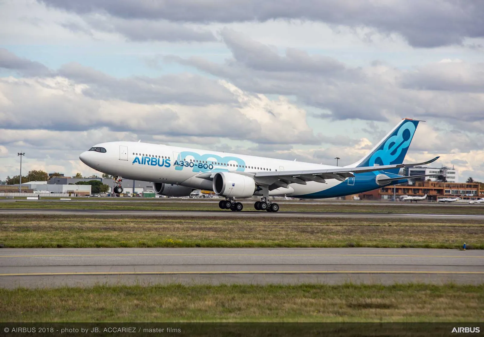 Airbus A330-800 neo makes first flight