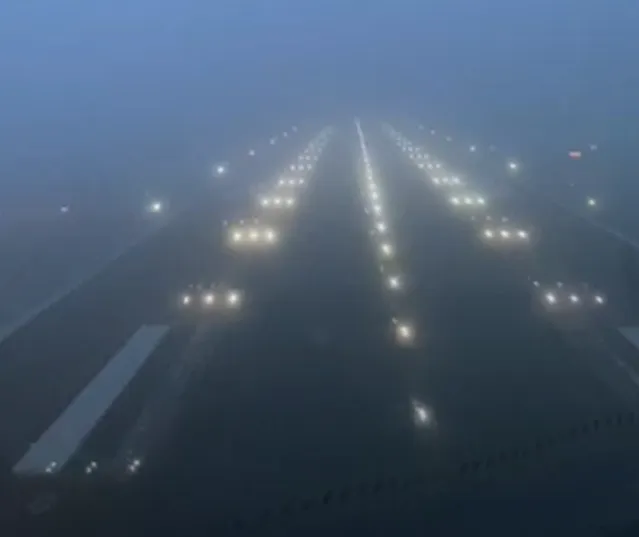 INCREDIBLE 747 BLIND LANDING IN DENSE FOG