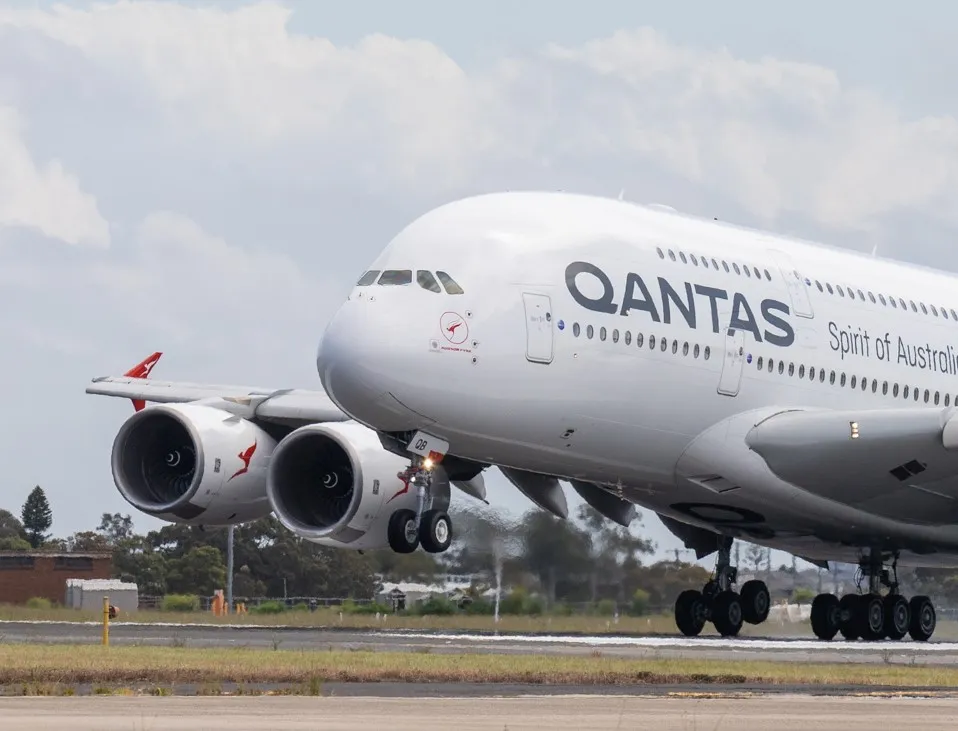 Spectacular vision of first Qantas A380 returning to Australia after 600 days