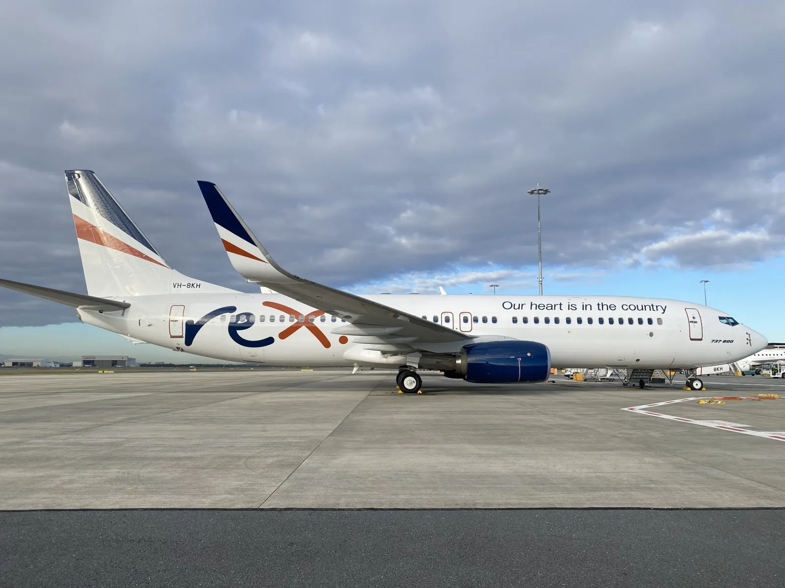 REX Adds Eighth Boeing 737-800NG